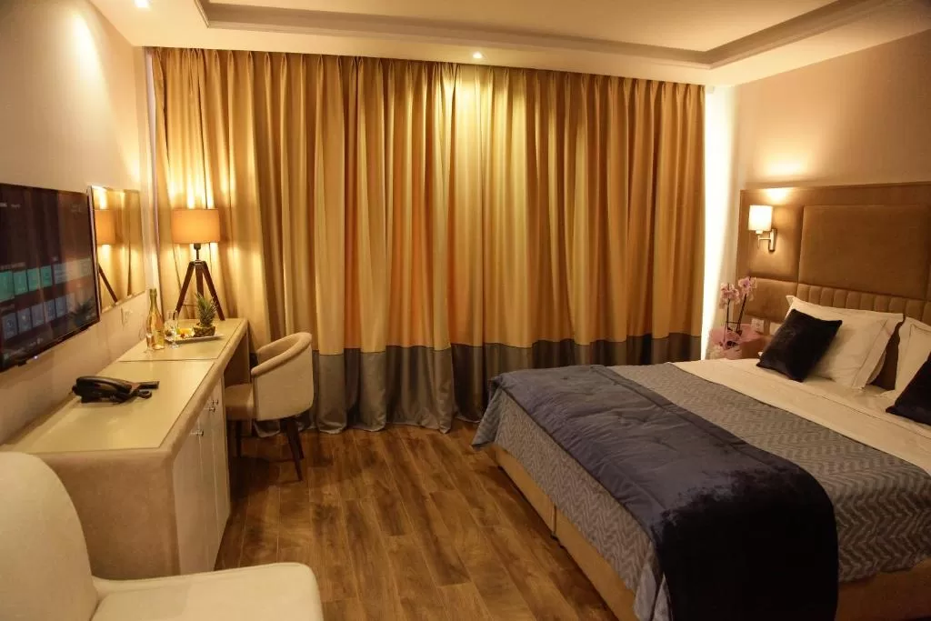 Royal G Hotel _ SPA 10 - STD DBL City View NO Blc 6.jpg